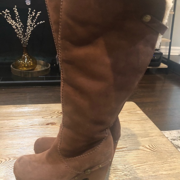 UGG "Lilian" Sheepskin boot - Picture 4 of 8